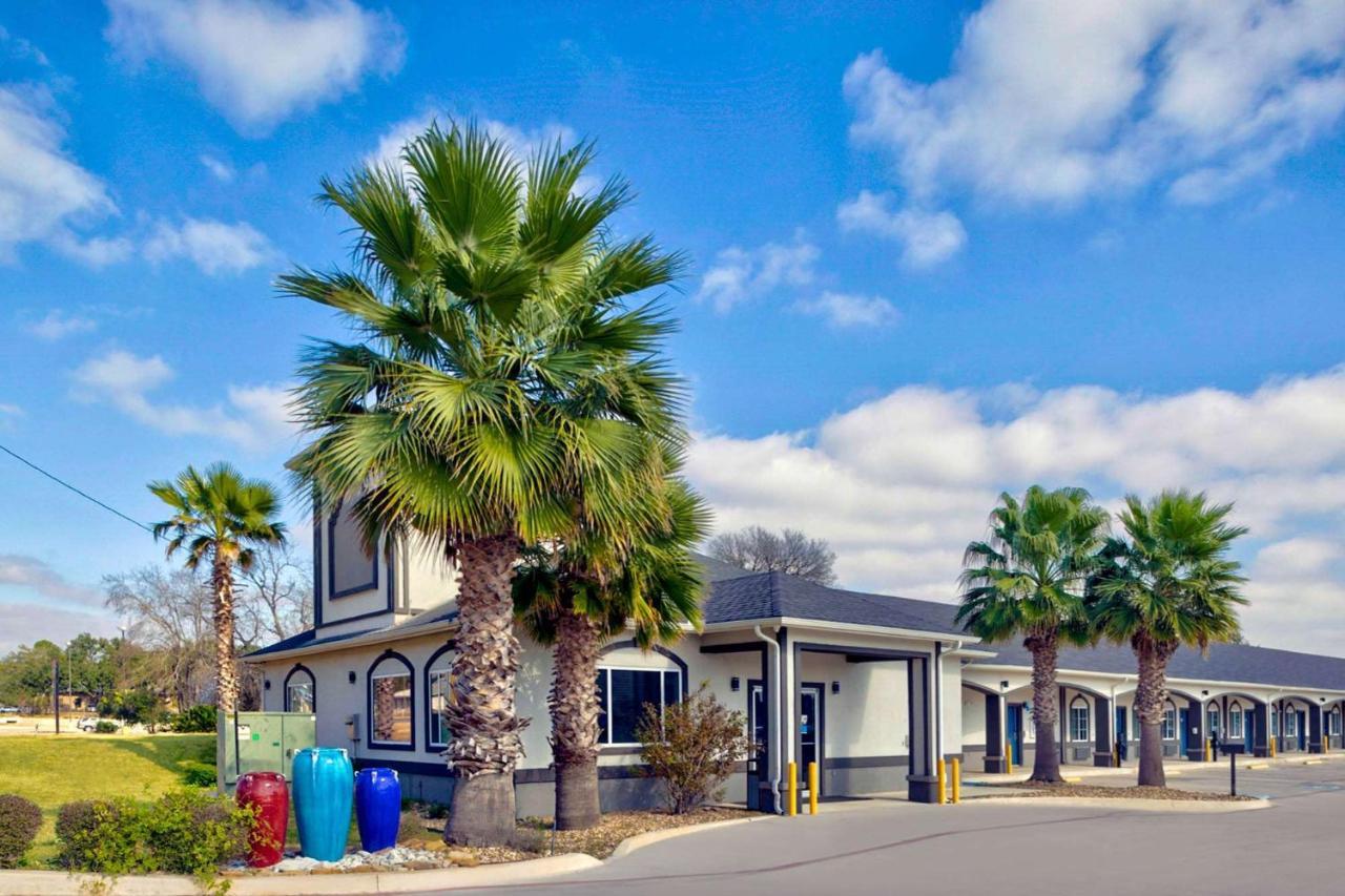 Studio 6-Pleasanton, Tx Exterior photo