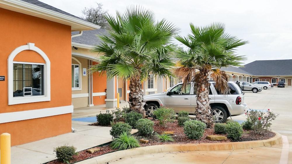 Studio 6-Pleasanton, Tx Exterior photo
